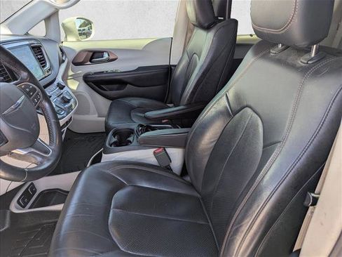 Used 2017 Chrysler Pacifica Touring-L Plus w/ Advanced Safetytec Group FWD image 23