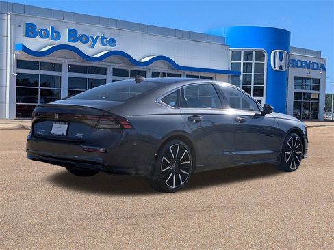 Certified 2023 Honda Accord Touring image 3