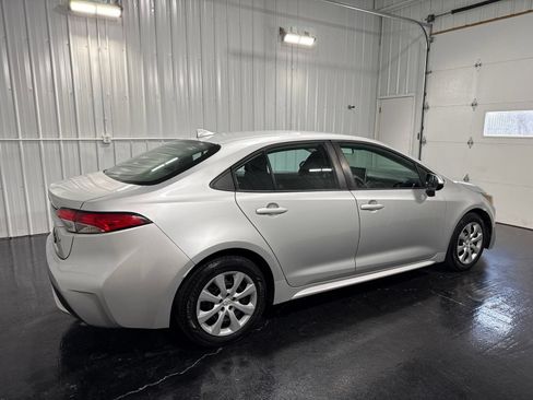 Used 2020 Toyota Corolla LE FWD image 3