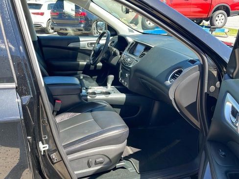 Used 2020 Nissan Pathfinder SL image 18