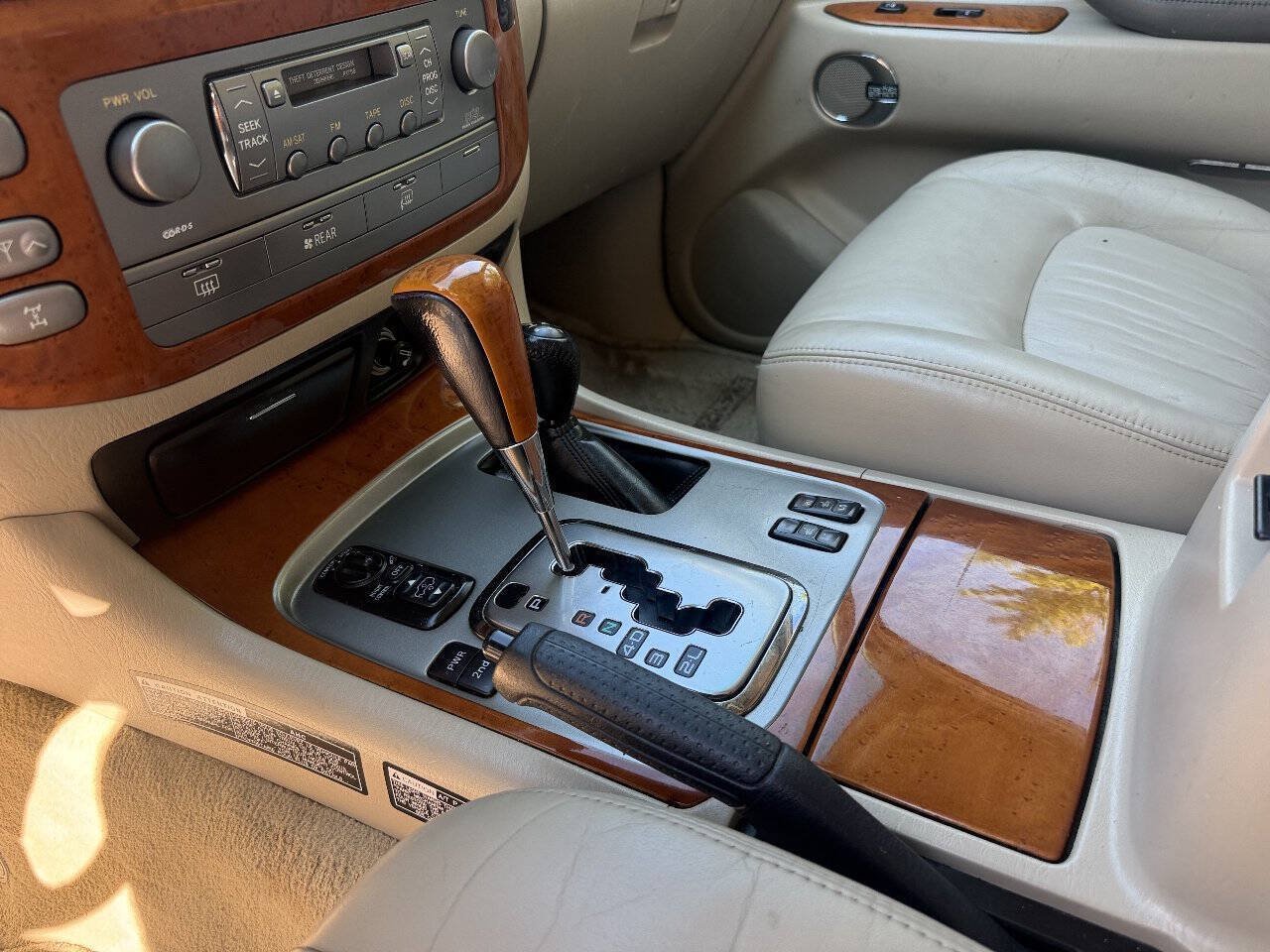 Used 2005 Lexus LX 470 4WD w/ Preferred Accessory Pkg image 38