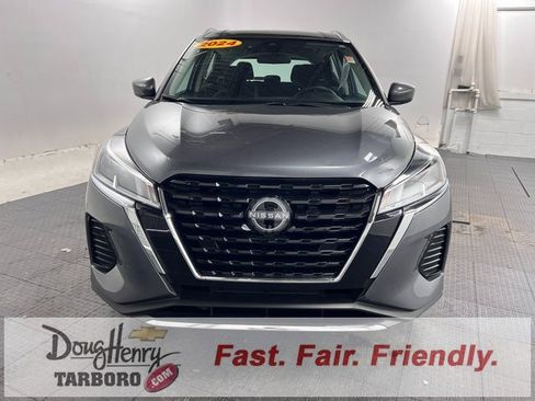 Used 2024 Nissan Kicks SV image 2