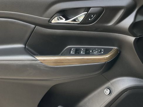 Certified 2023 GMC Acadia SLE w/ Driver Convenience Package image 20