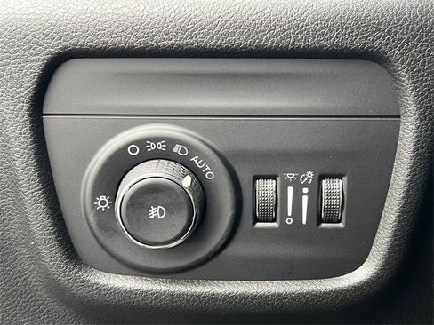 New 2025 Jeep Grand Cherokee Limited w/ Trailer Tow Package image 16