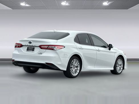 Used 2020 Toyota Camry XLE image 8