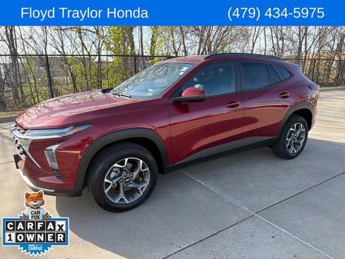 Used 2025 Chevrolet Trax LT image 1