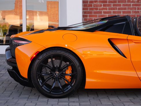 Used 2025 McLaren Artura Spider RWD image 22
