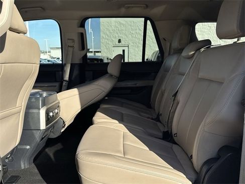Used 2024 Ford Expedition Max XLT image 9
