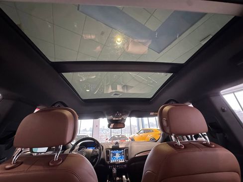 Used 2019 Maserati Levante image 31