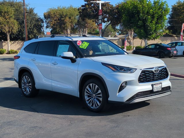 Used 2022 Toyota Highlander Platinum AWD/4WD image 3