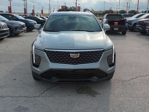 Used 2025 Cadillac XT4 Premium Luxury image 3
