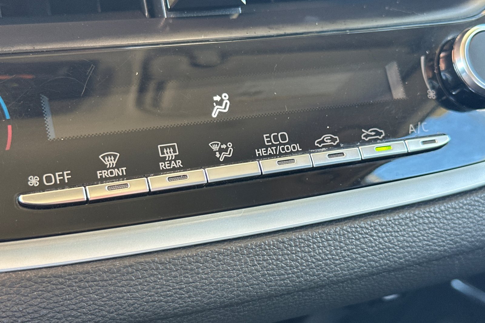 Used 2024 Toyota Corolla LE FWD image 30