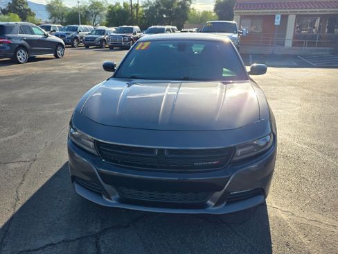 Used 2017 Dodge Charger SXT w/ Blacktop Package RWD image 8