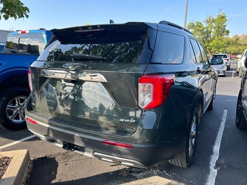 Used 2024 Ford Explorer XLT w/ Equipment Group 202A AWD/4WD image 3