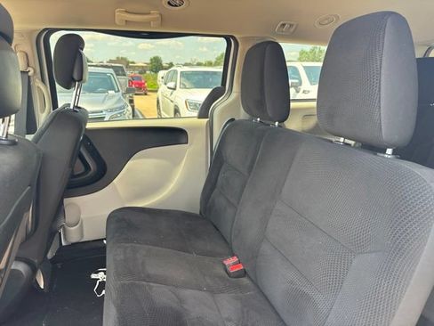 Used 2018 Dodge Grand Caravan SE FWD image 15