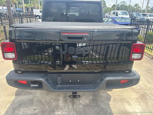Used 2023 Jeep Gladiator Sport AWD/4WD image 6