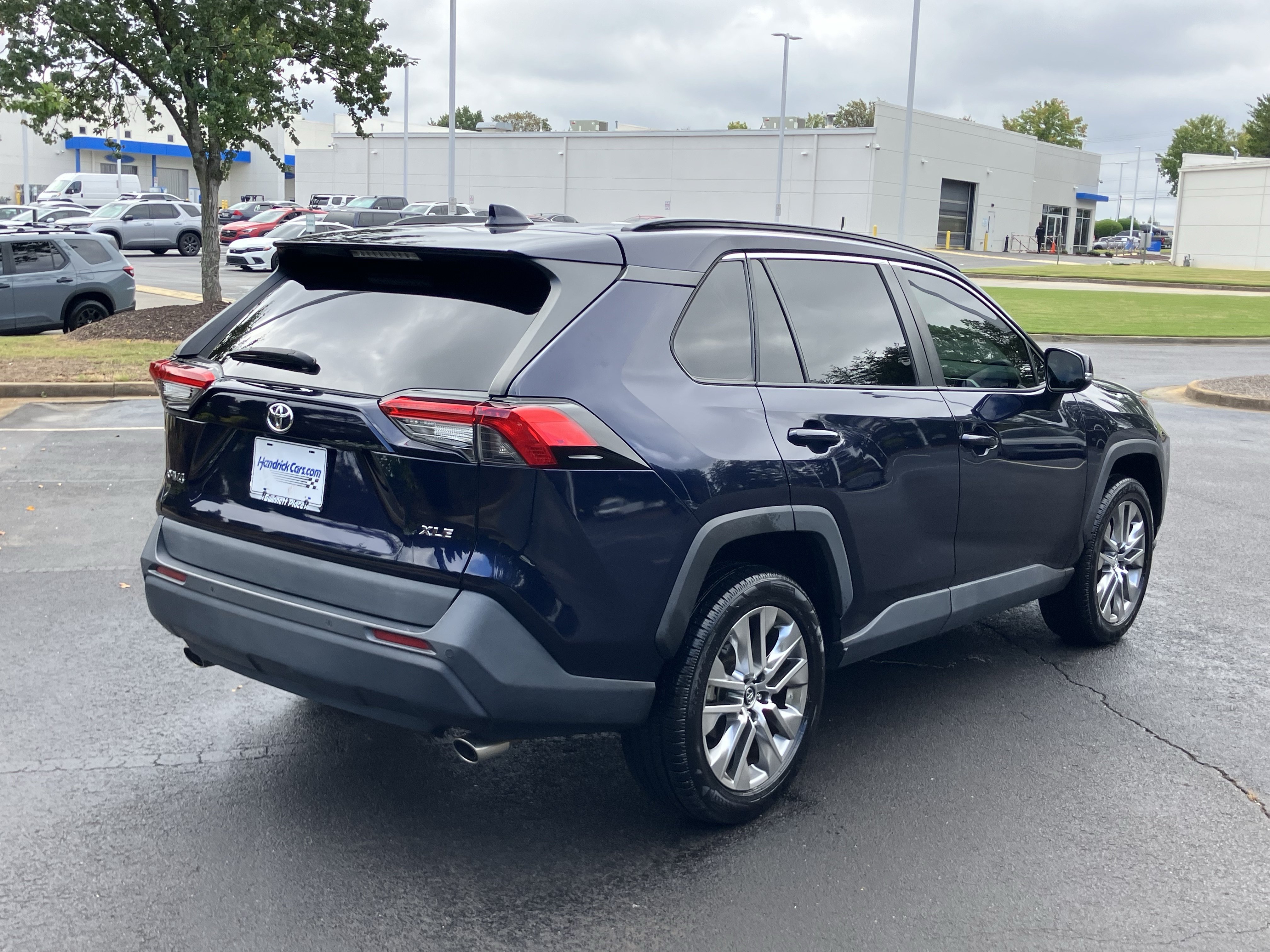 Used 2021 Toyota RAV4 XLE Premium FWD image 10