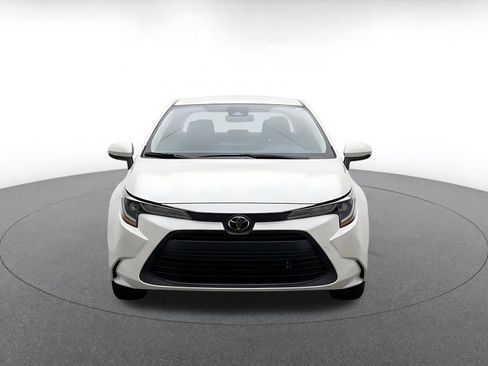 Used 2025 Toyota Corolla LE FWD image 2