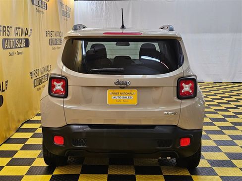 Used 2016 Jeep Renegade Latitude image 4