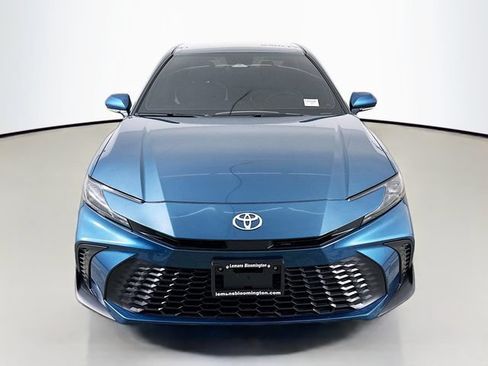 Used 2026 Toyota Camry SE FWD image 2