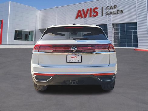 Used 2025 Volkswagen Atlas Cross Sport SE FWD image 7