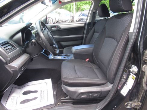 Used 2018 Subaru Outback 2.5i Premium AWD/4WD image 16