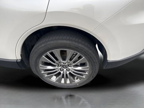 Used 2021 Toyota Venza XLE w/ Softex Package image 17