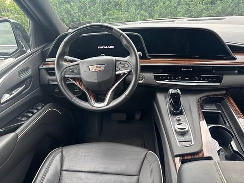 Used 2023 Cadillac Escalade Premium Luxury AWD/4WD image 19
