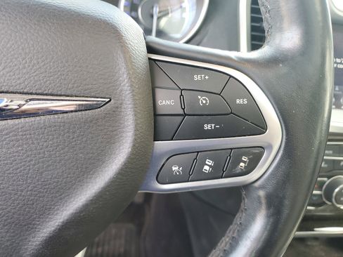 Used 2018 Chrysler 300 Limited w/ Safetytec Plus Group image 27