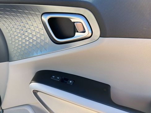 Certified 2025 Kia Soul EX image 32