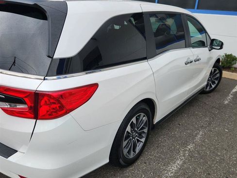 Used 2024 Honda Odyssey EX-L image 3