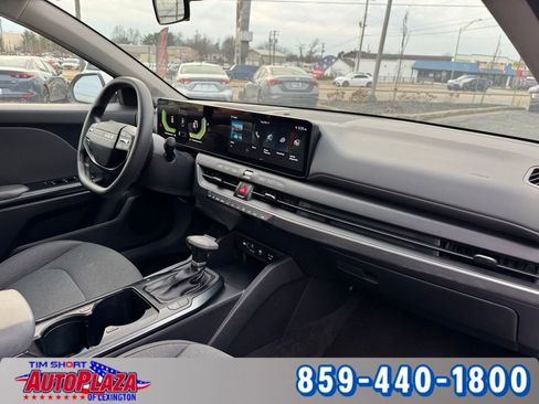Used 2025 Kia K4 LXS image 35