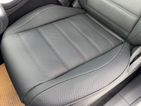 Used 2025 Mercedes-Benz GLS 450 4MATIC image 12