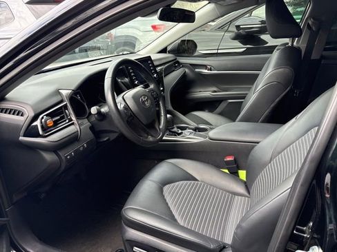 Used 2023 Toyota Camry SE image 6