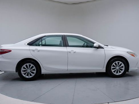 Used 2015 Toyota Camry LE image 23