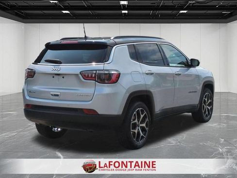 Used 2025 Jeep Compass Limited AWD/4WD image 5