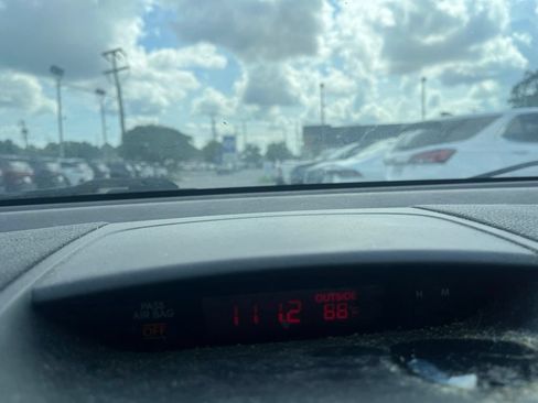 Used 2011 Kia Forte Koup SX FWD image 18