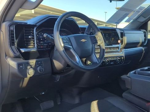 Used 2025 Chevrolet Silverado 2500 LT w/ Convenience Package image 4