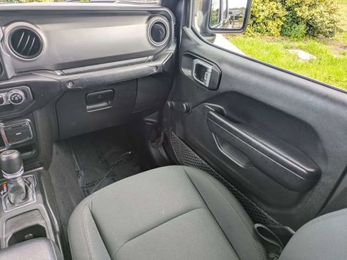 Used 2021 Jeep Gladiator Sport AWD/4WD image 17