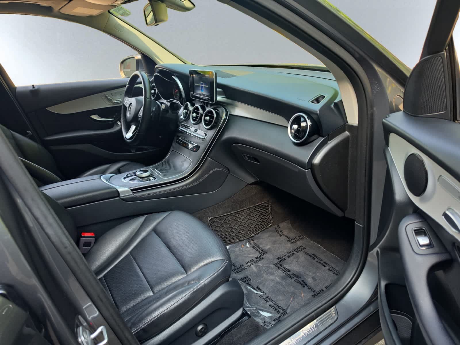 Used 2019 Mercedes-Benz GLC 300 4MATIC w/ Premium Package image 20