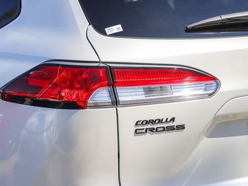 Certified 2022 Toyota Corolla Cross LE w/ Moonroof Package FWD image 9