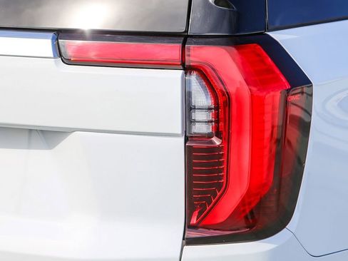 Used 2025 GMC Yukon XL Denali image 10