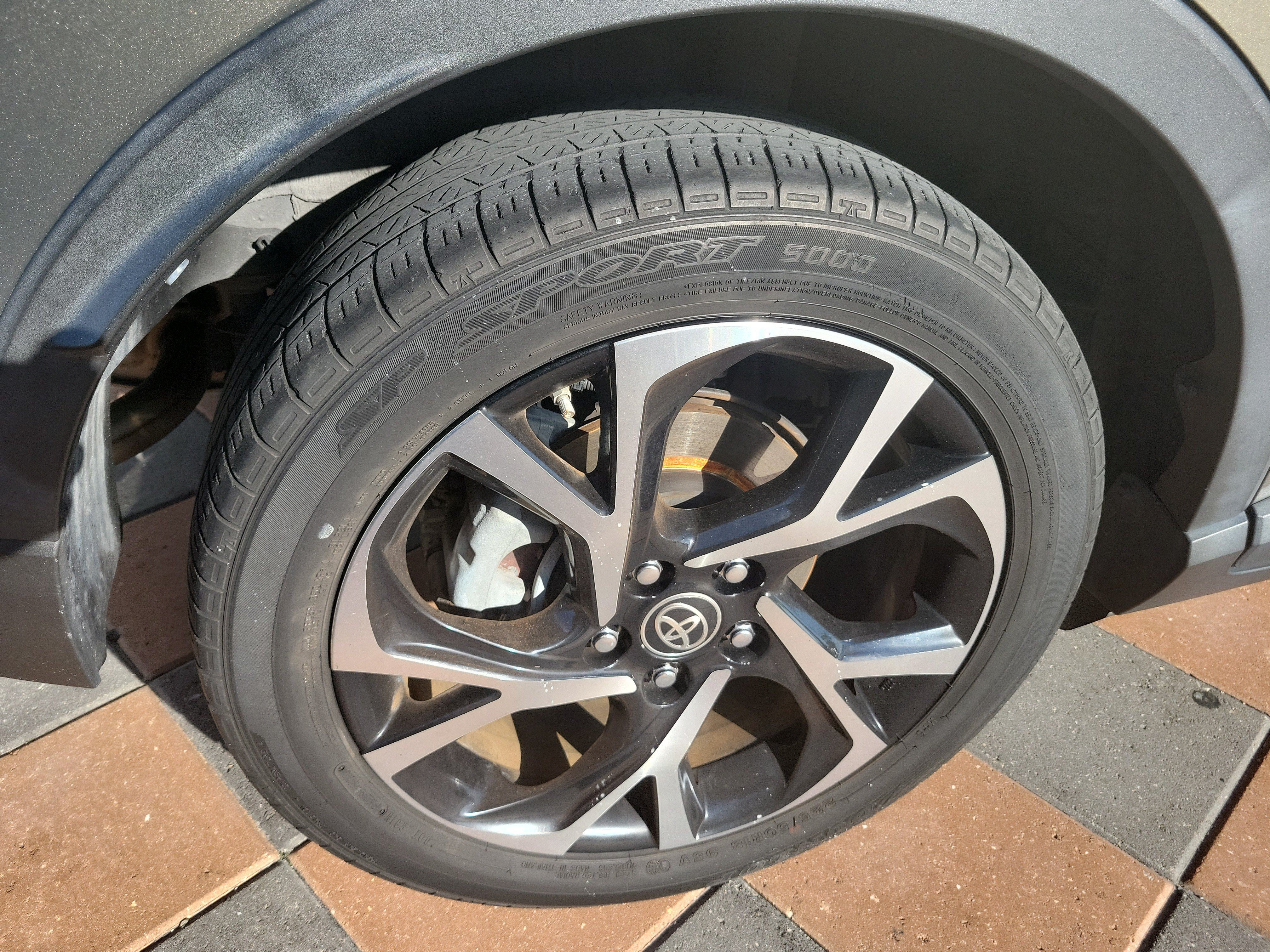 Used 2021 Toyota C-HR XLE FWD image 8