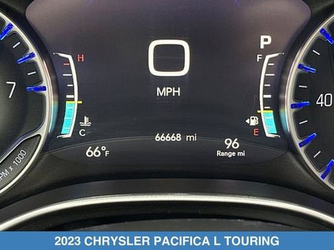 Used 2023 Chrysler Pacifica Touring-L FWD image 28