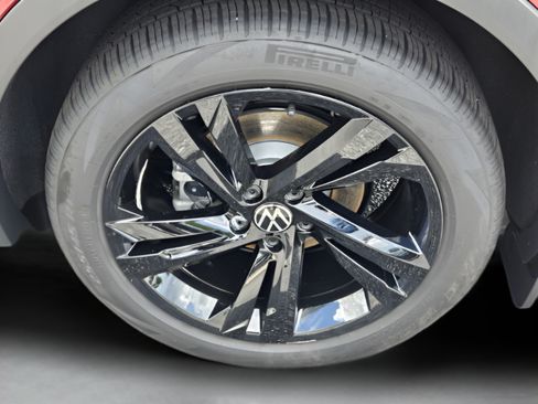 Certified 2024 Volkswagen Tiguan SE R-Line FWD image 30
