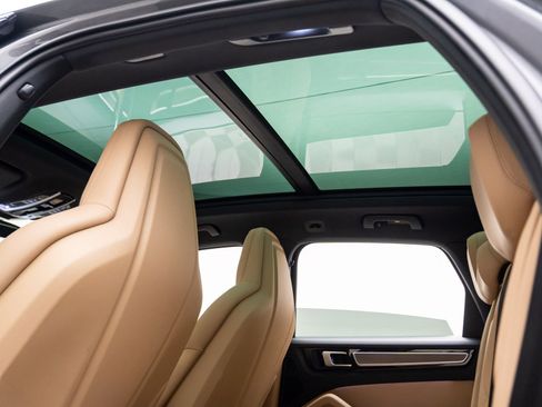 Certified 2023 Porsche Cayenne image 18