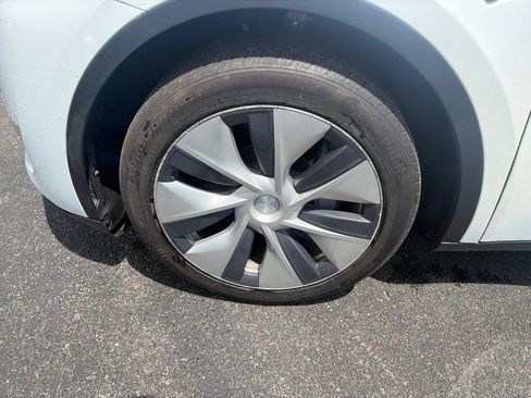 Used 2023 Tesla Model Y Long Range AWD/4WD image 12