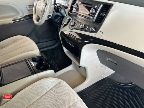 Used 2012 Toyota Sienna LE FWD image 13