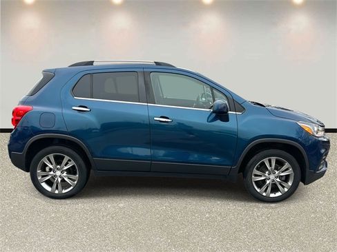 Used 2020 Chevrolet Trax LT w/ Driver Confidence Package image 4