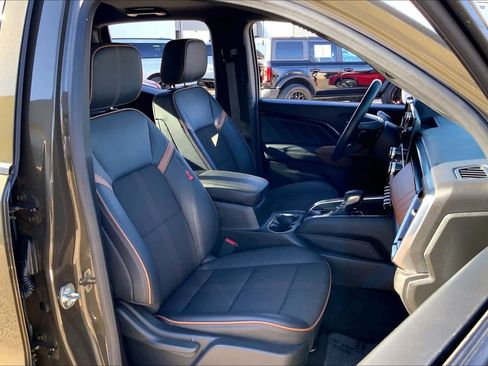 Used 2024 GMC Canyon AT4 image 8